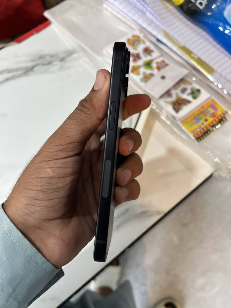 Apple iPhone 15 4