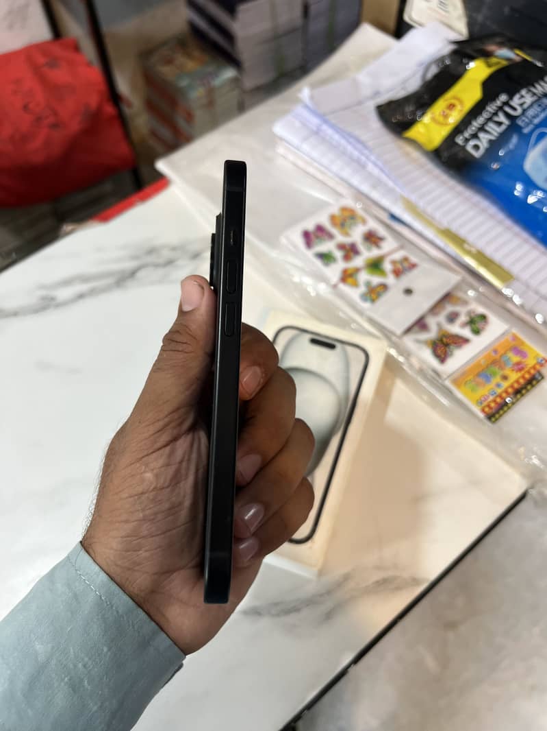 Apple iPhone 15 5