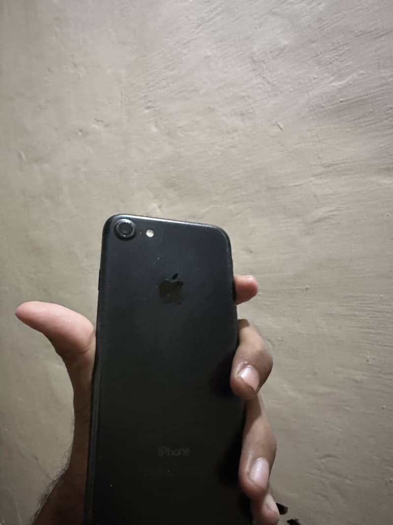 Apple iPhone 7 1