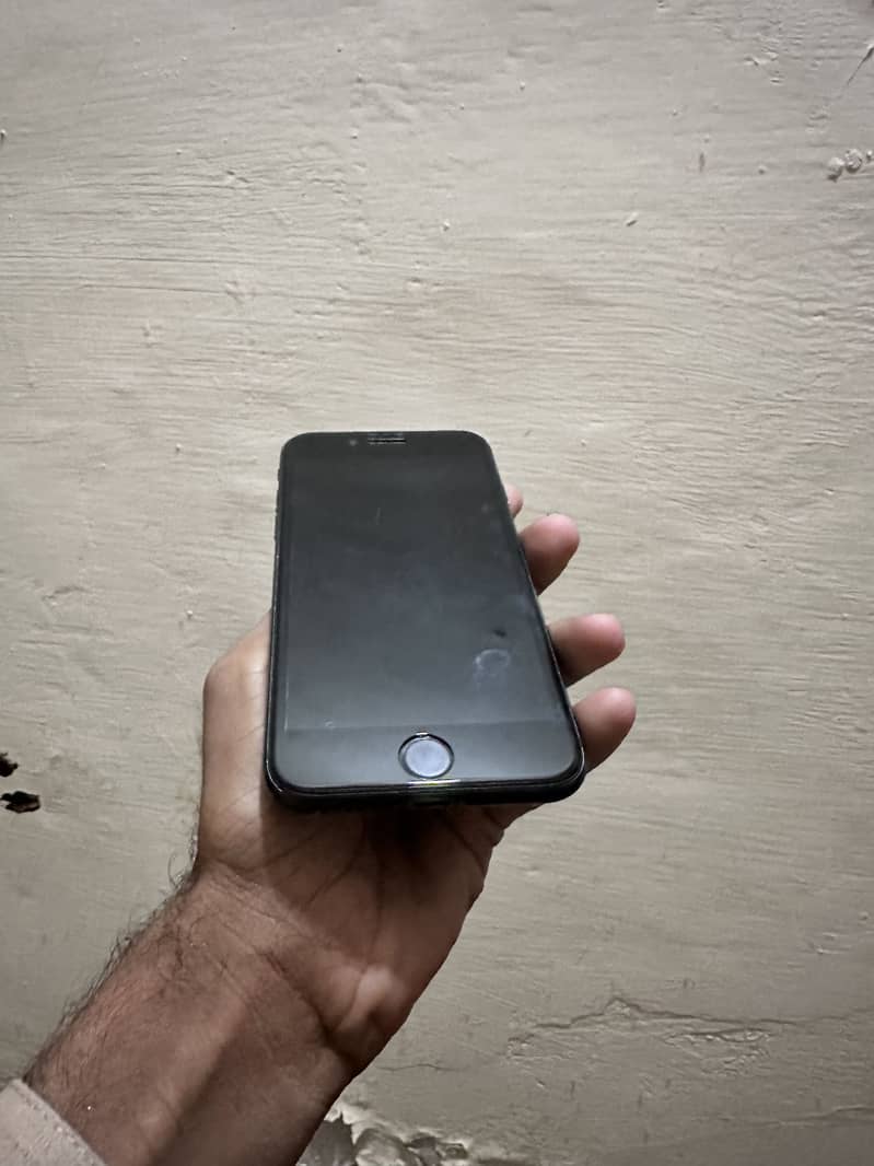 Apple iPhone 7 3