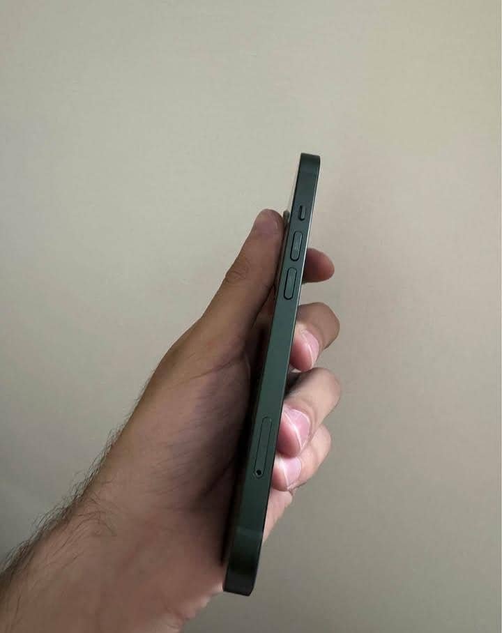Apple iPhone 13 2