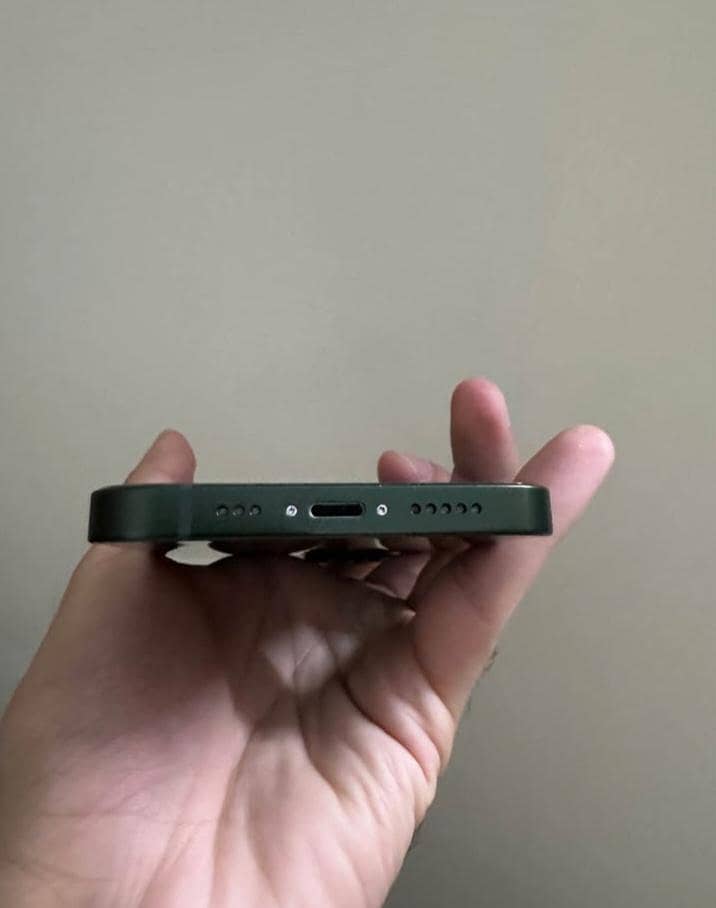 Apple iPhone 13 4