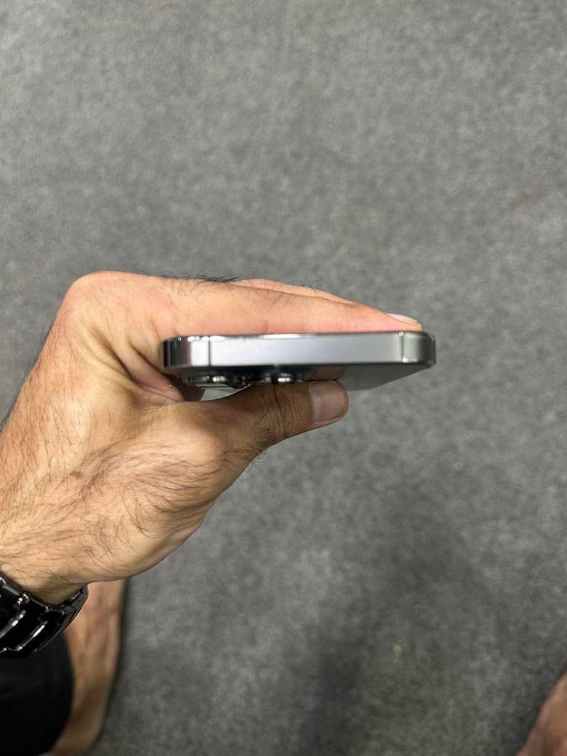 Apple iPhone 13 Pro 8