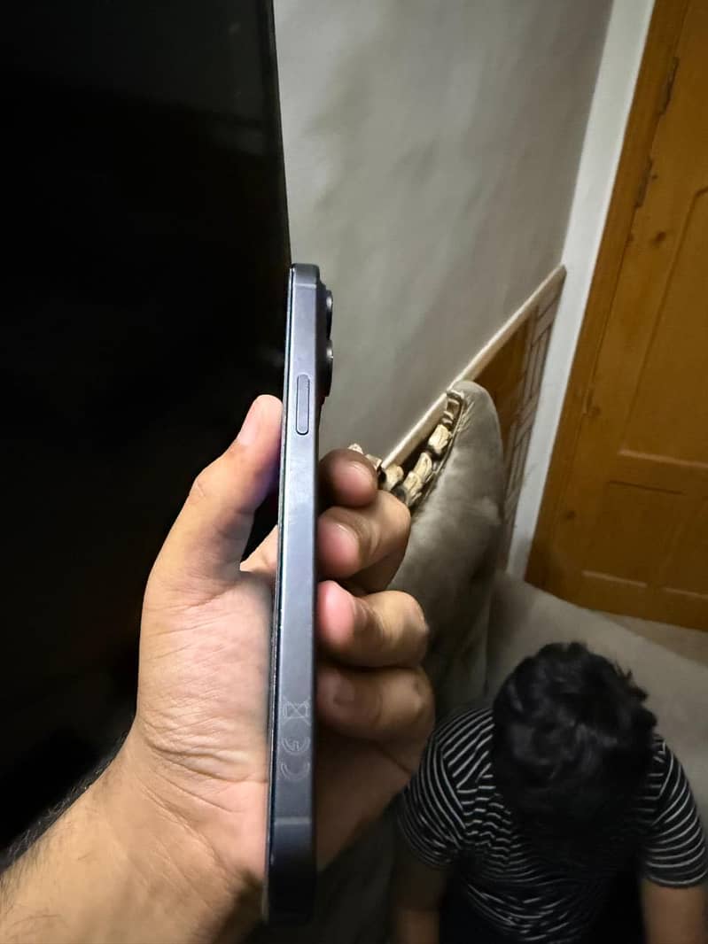 Apple iPhone 15 Pro Max 2
