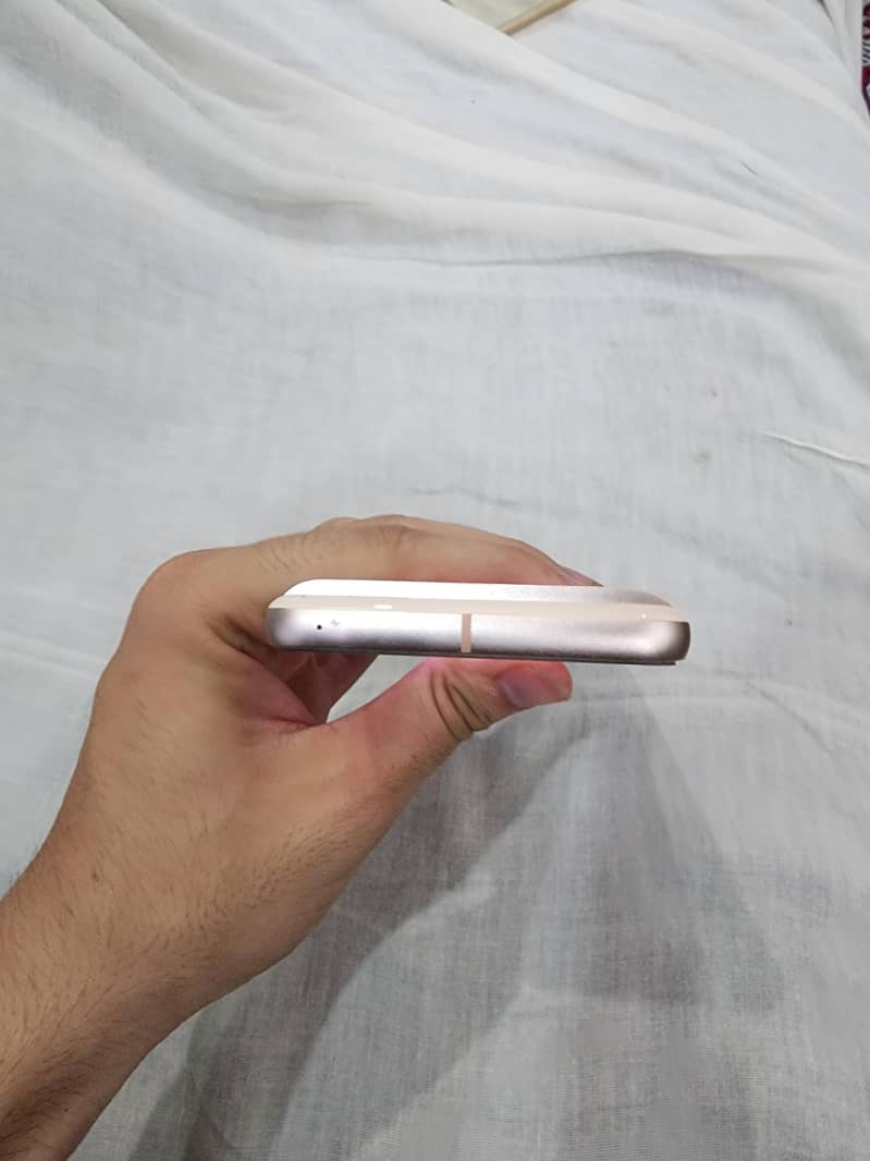 Google Pixel 8 4