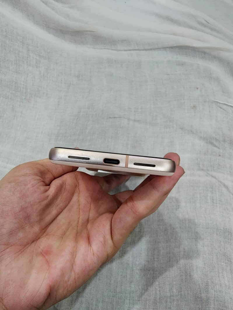Google Pixel 8 5