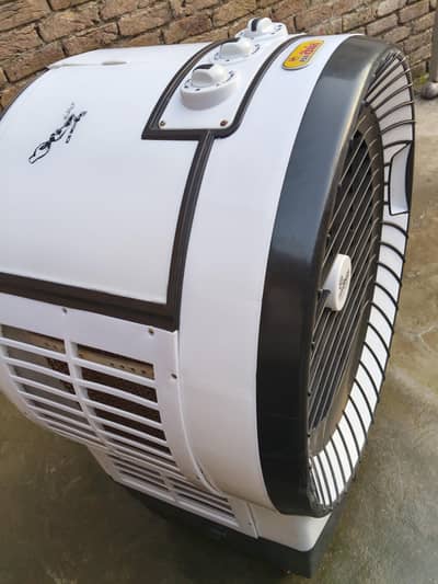 2month Chala ha 32k liya ha zero metre ha ice b daal jati ha uper khol