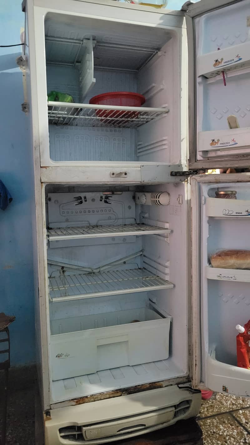 Fridge Medium size PELL 2