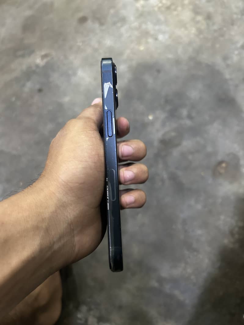 Apple iPhone 13 2
