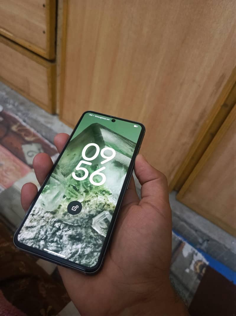 Google Pixel 8 3