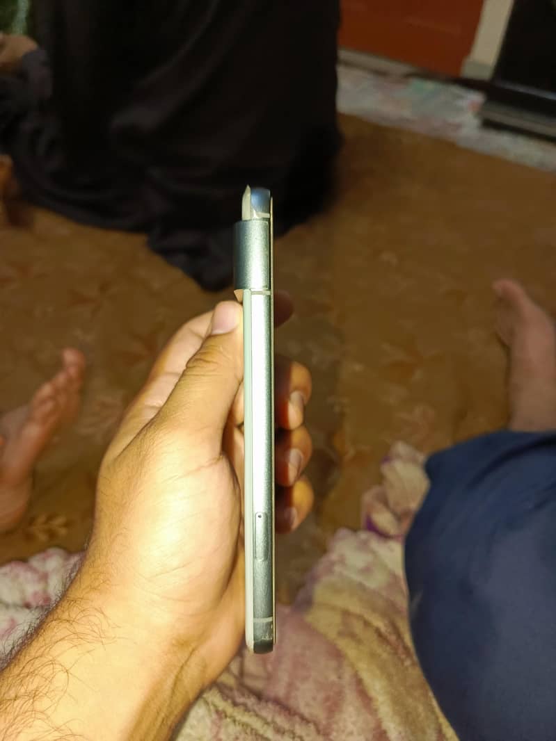 Google Pixel 8 4