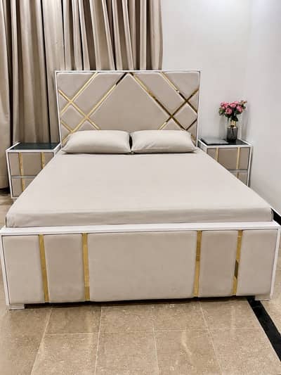 Queen size bed with side tables