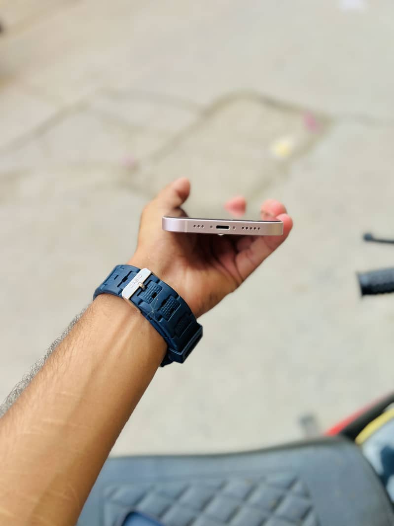 Apple iPhone 13 1