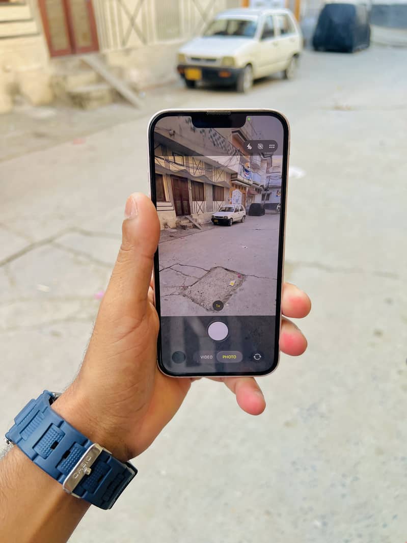 Apple iPhone 13 4