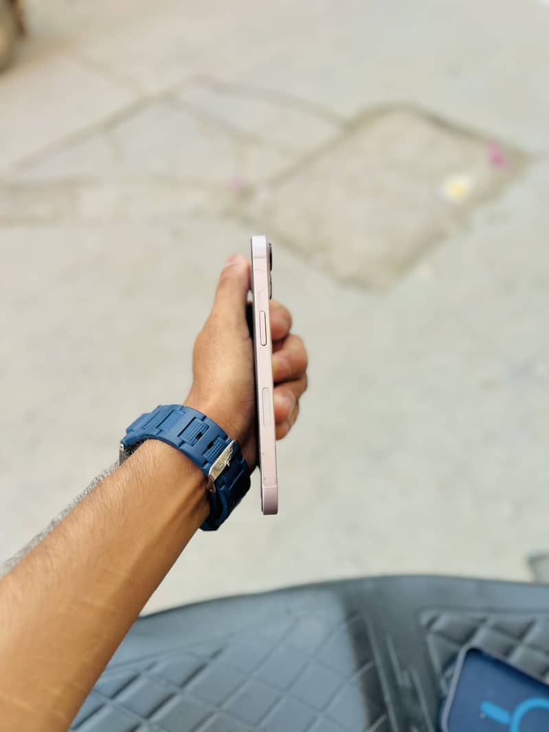 Apple iPhone 13 6