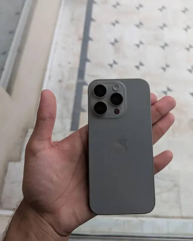 Apple iPhone 15 Pro 0