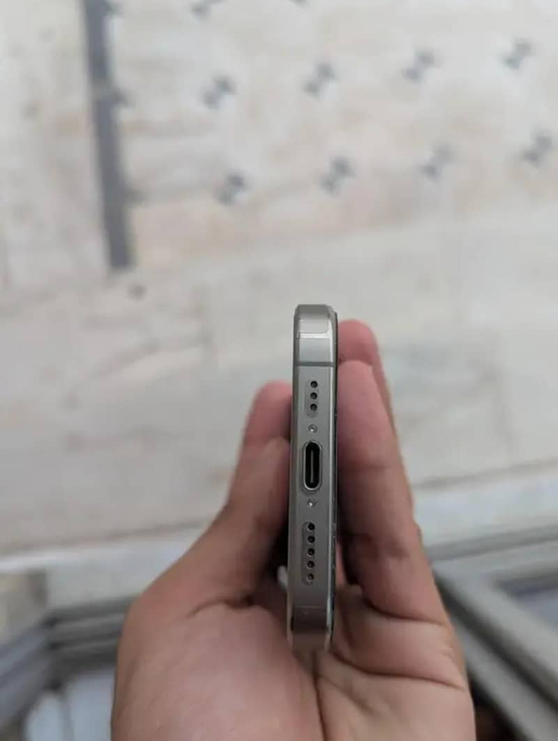 Apple iPhone 15 Pro 2