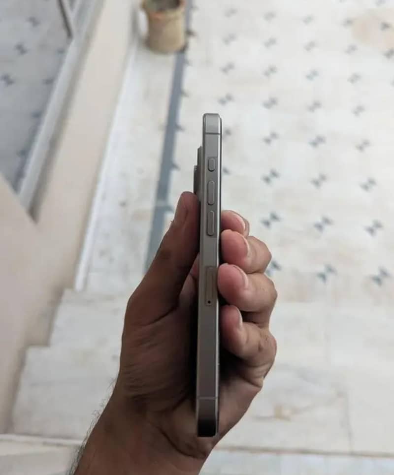 Apple iPhone 15 Pro 5