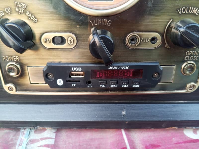 Turntable records player 2