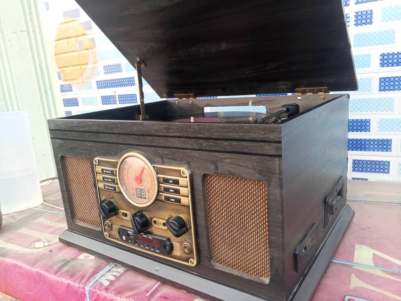 Turntable records player 4