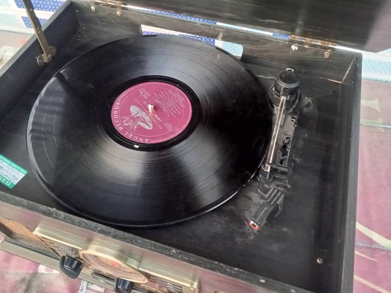 Turntable records player 5