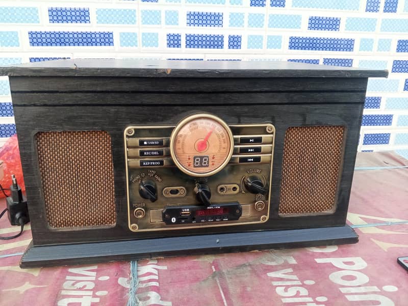 Turntable records player 6