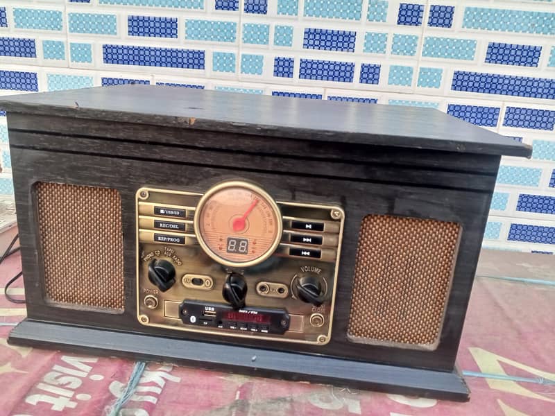 Turntable records player 8