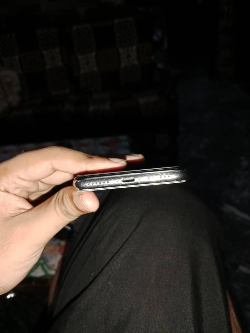 Apple iPhone X 5