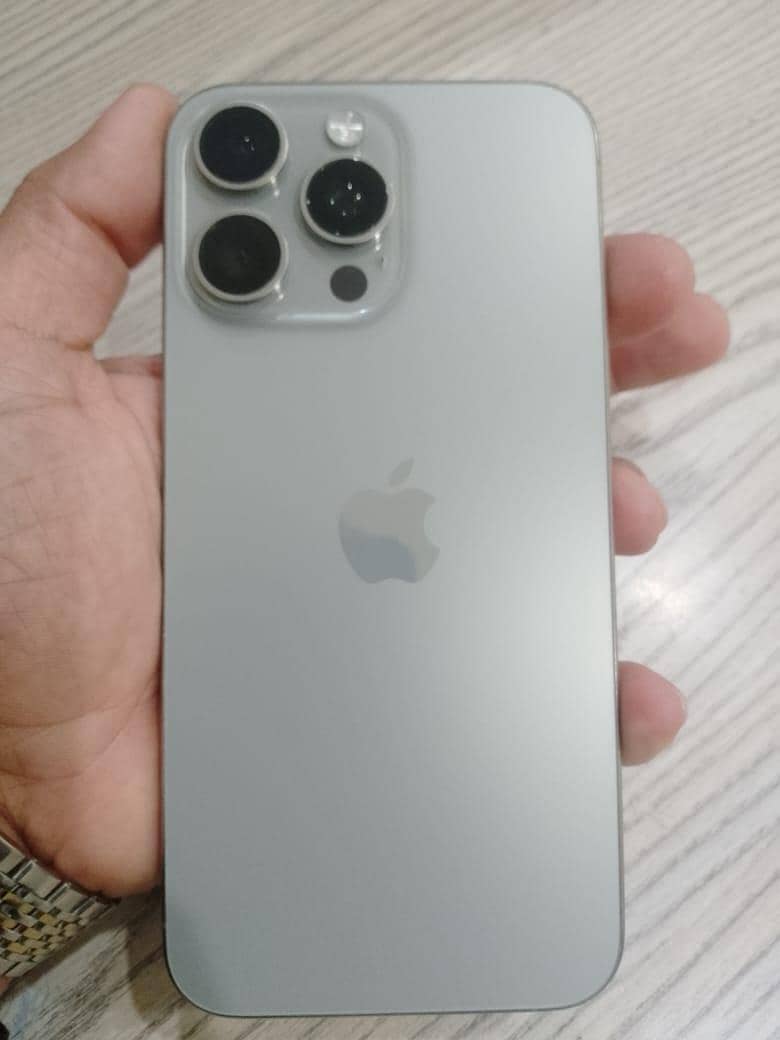 Apple iPhone 15 Pro Max 0