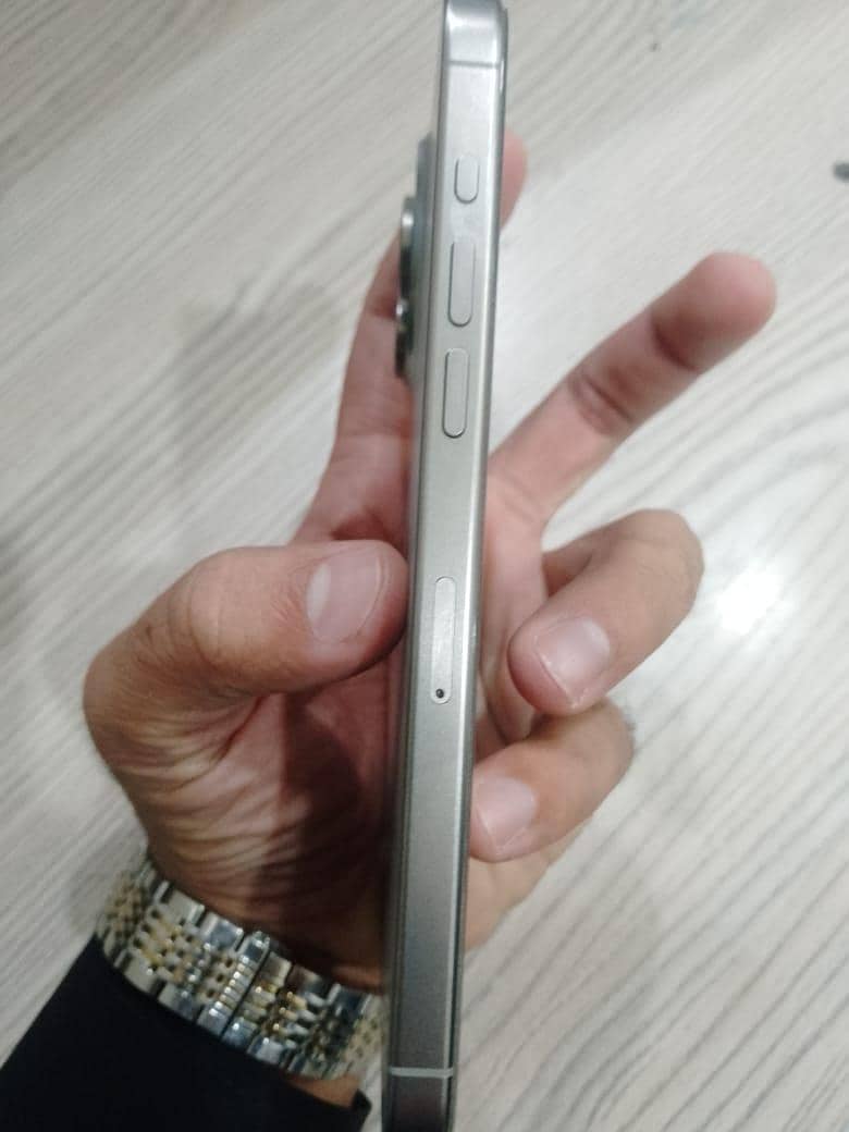 Apple iPhone 15 Pro Max 1