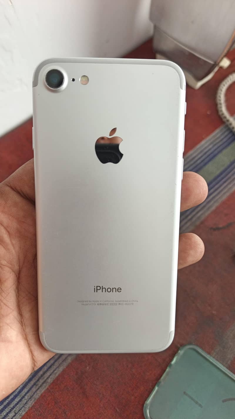 Apple iPhone 7 0
