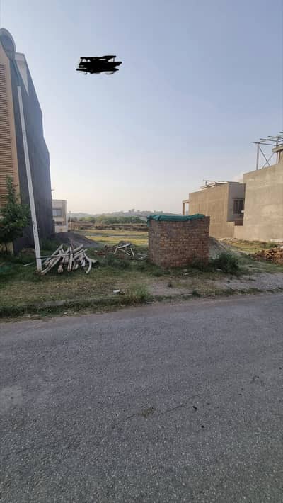 5 Marla Top Notch Location Plot For Sale In Sector Overseas 5