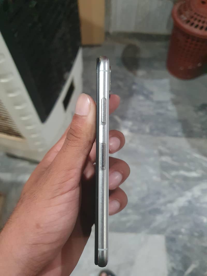 Apple iPhone XS 3