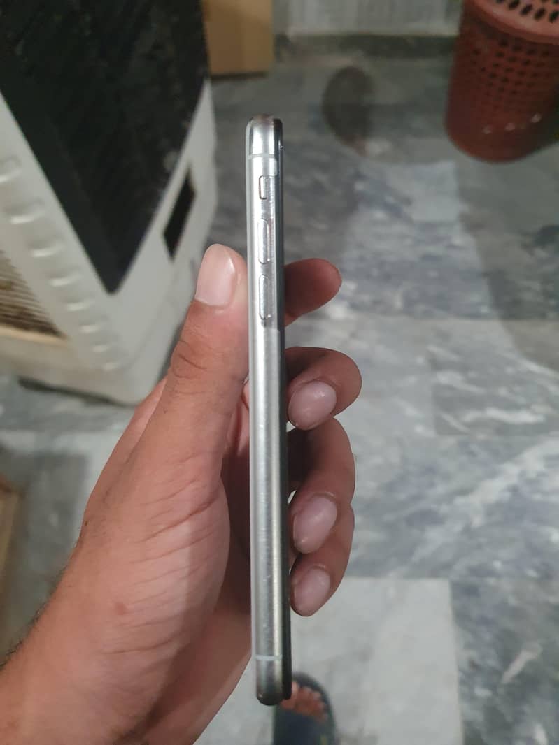 Apple iPhone XS 4