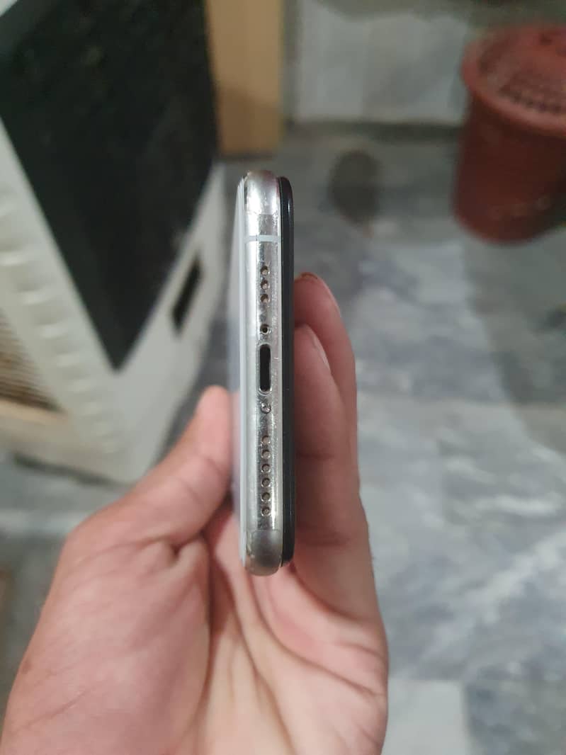 Apple iPhone XS 5