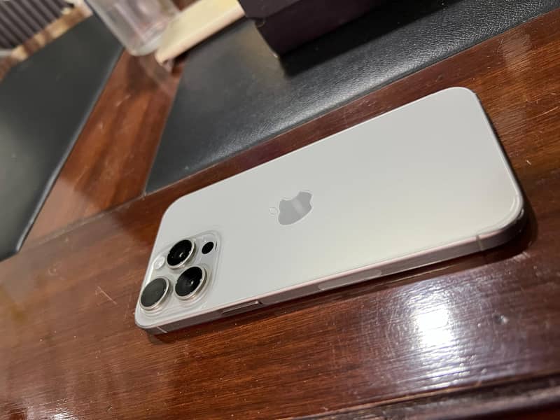 Apple iPhone 15 Pro Max 0