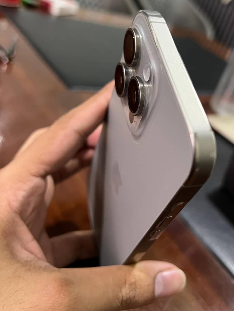 Apple iPhone 15 Pro Max 2