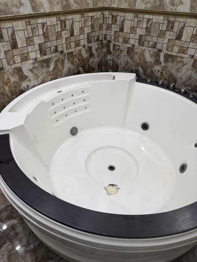 Bath tub jakuzi (round)
