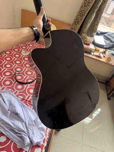 H I H guitar