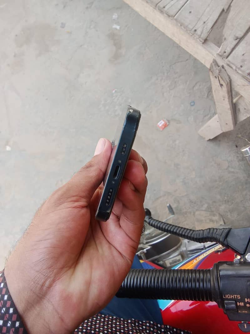 Iphone 13 4