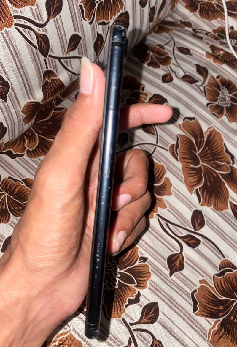 Apple iPhone 7 Plus 5