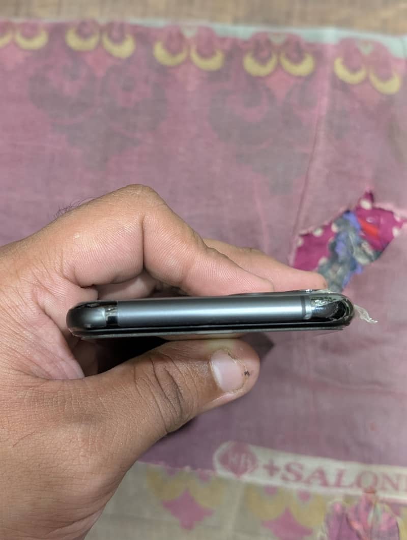 Apple iPhone 11 Pro 2