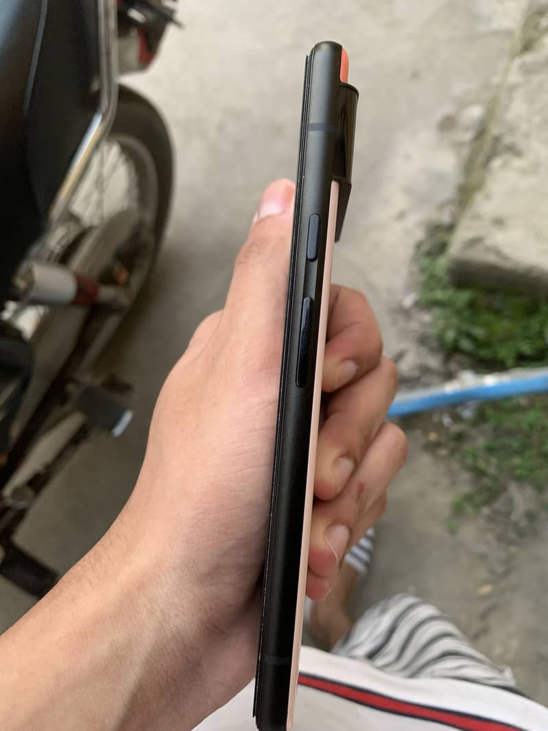 Google Pixel 6 4
