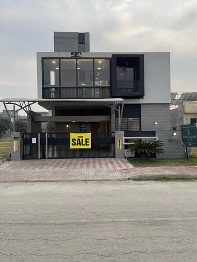 10 Marla Ultra Modern House With Glass Elevation For Sale