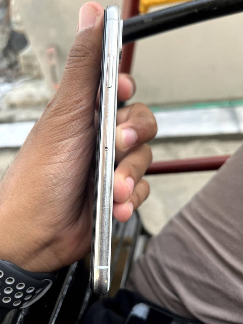 Apple iPhone X 3