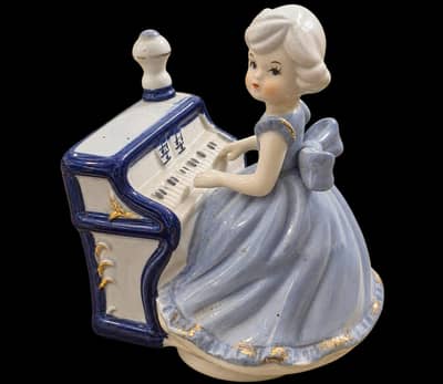 Vintage porcelain girl wind-up music piece