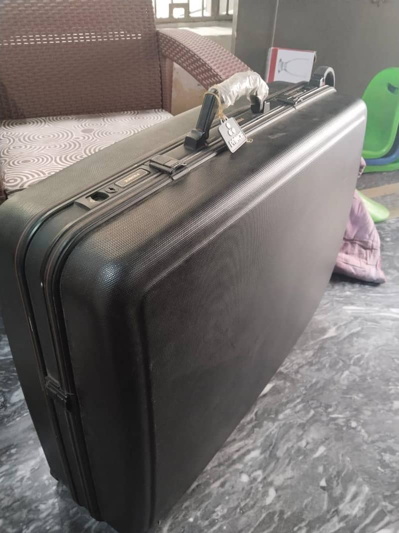 single suitcase 0