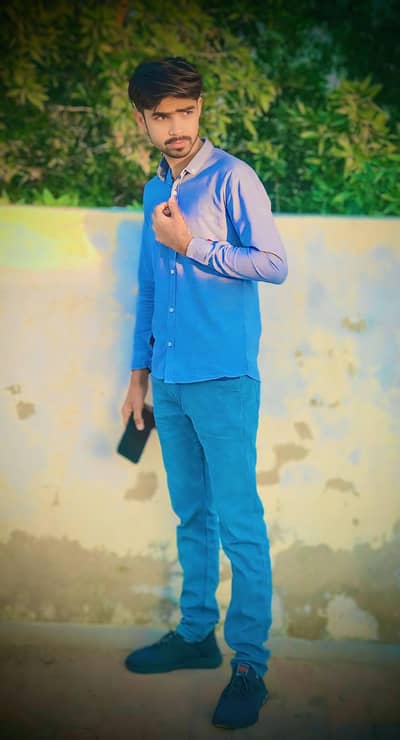 Me Gulshan Maymar se hn mjhe job ki need hai
