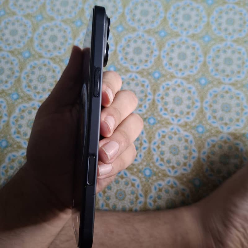 Apple iPhone 16 Plus 2