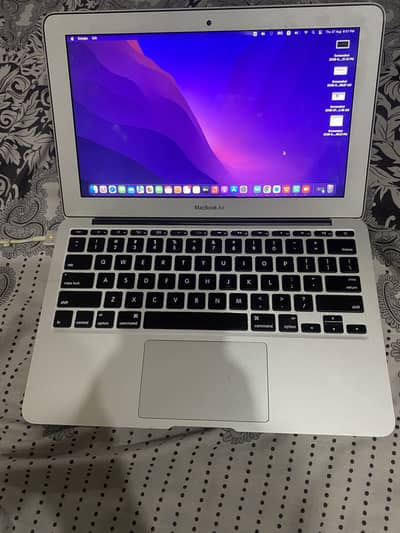 Macbook Air 2015 Early 11-inch  battery changes all good working good